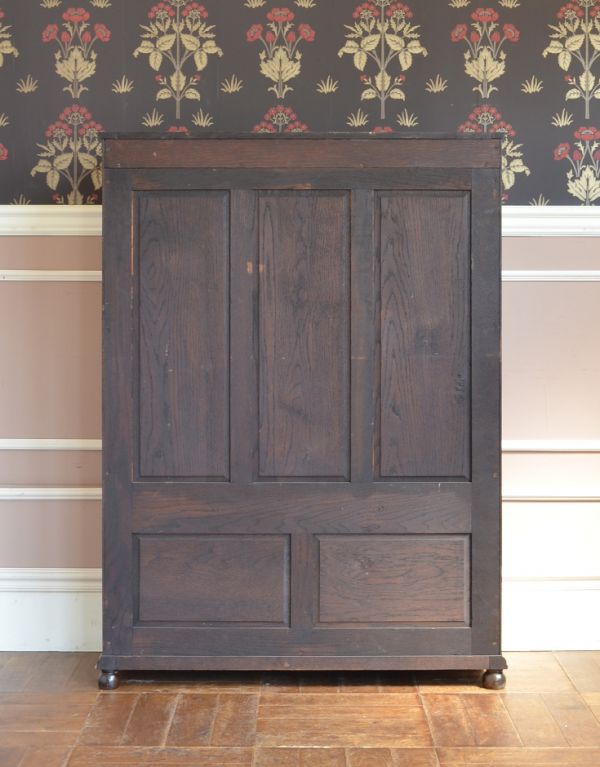 アンティーク家具　アンティーク英国家具、ガラス扉のブックケース（本棚）。キチンとメンテナンスしてあるので、裏側もキレイです。(q-427-f)