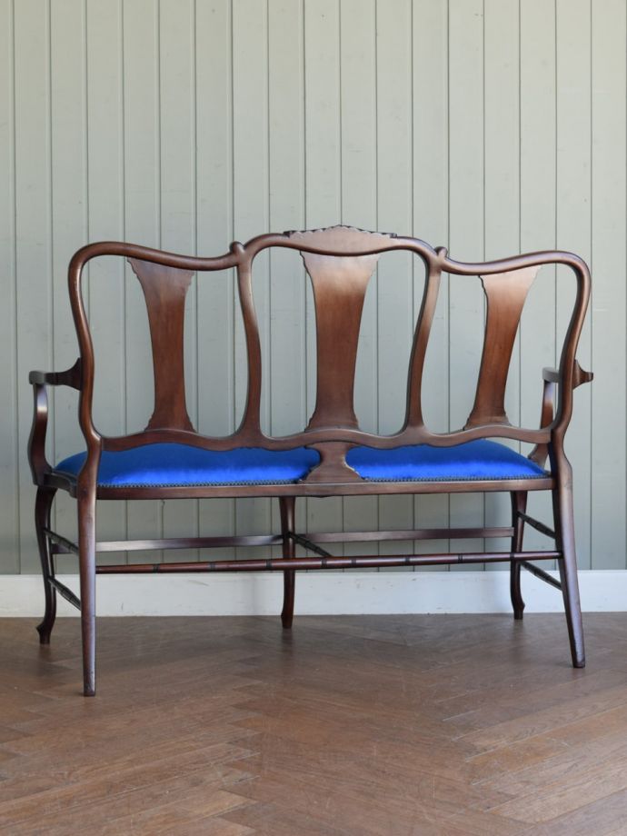 アンティークのセティの後ろ姿