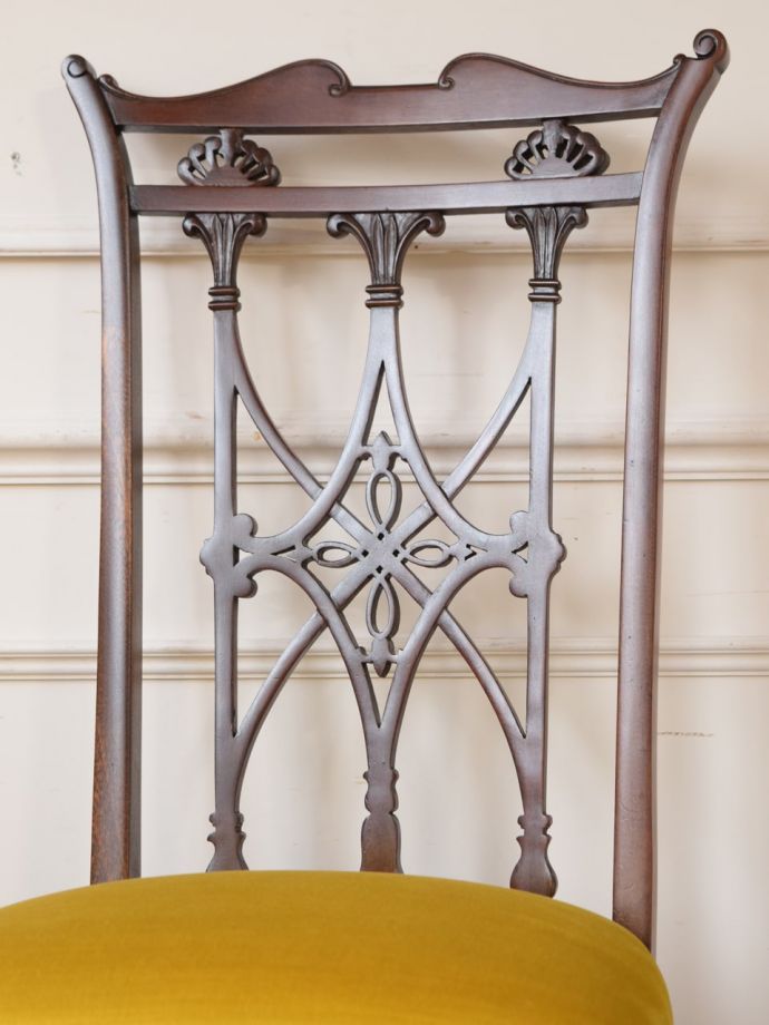 背もたれが美しいアンティークの椅子