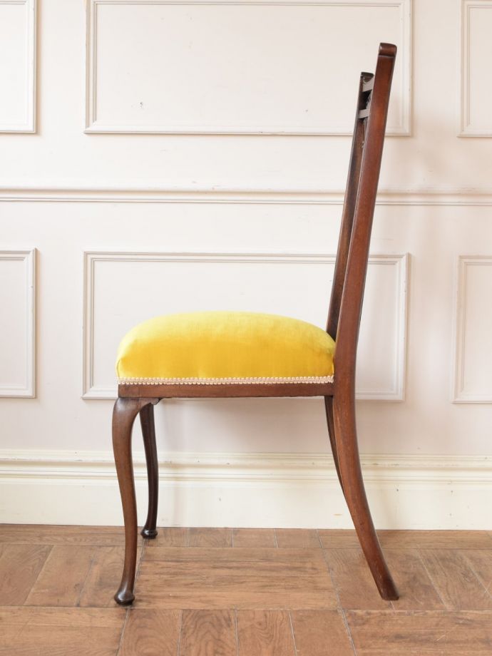 アンティークの椅子の側面