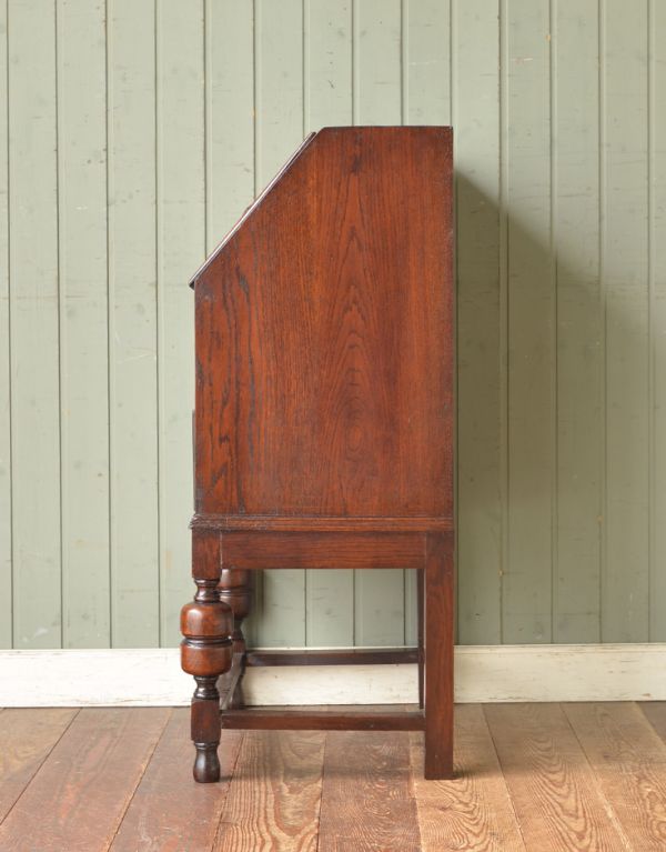 ビューロー　アンティーク家具　おしゃれなアンティーク家具、英国のライティングビューロー。横から見ても素敵なんですもちろん横から見ても自慢できるようにキレイに仕上げました。(q-431-f)