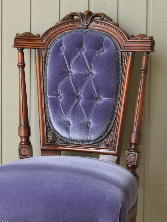 背もたれが美しいアンティークの椅子