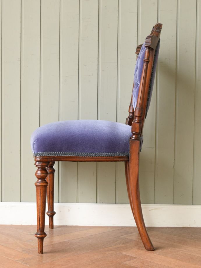 アンティークの椅子の側面