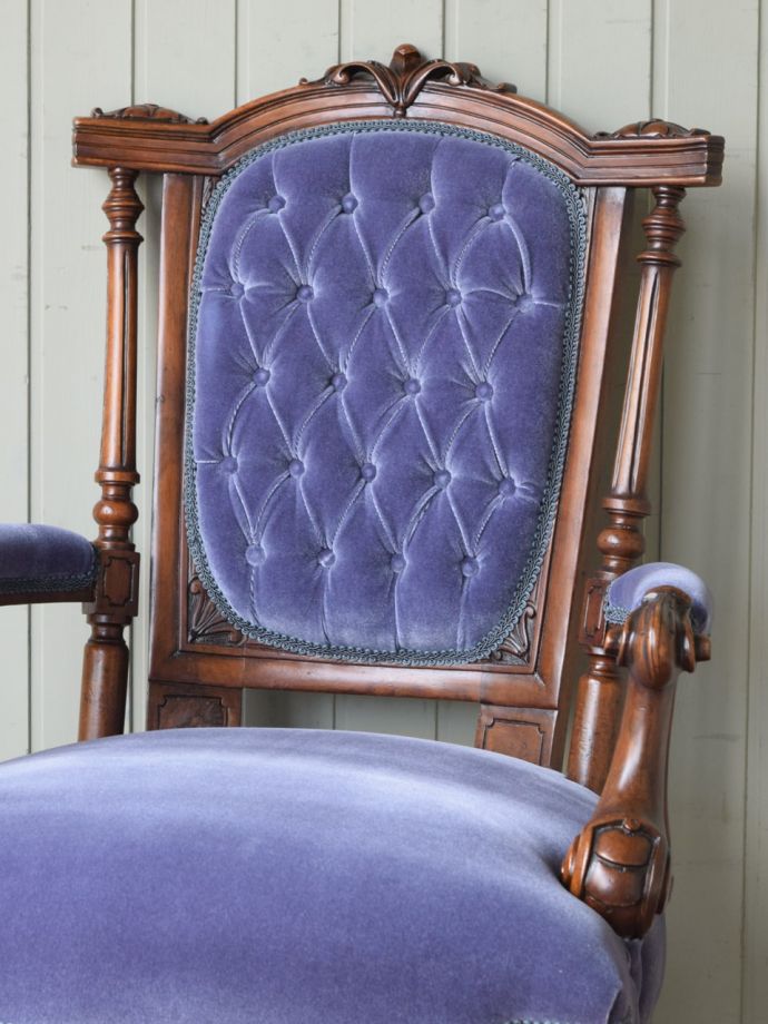 背もたれが美しいアンティークの椅子