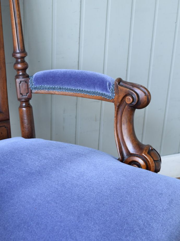 アンティークの椅子のアーム