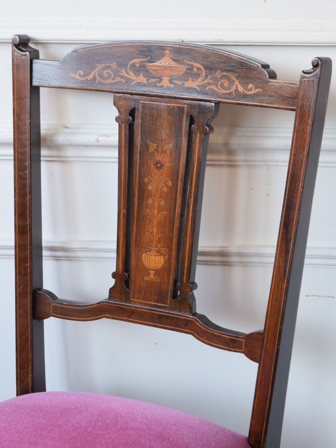 背もたれが美しいアンティークの椅子