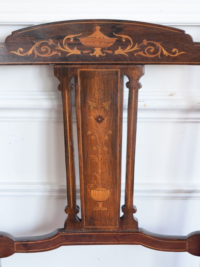 英国アンティークらしい装飾