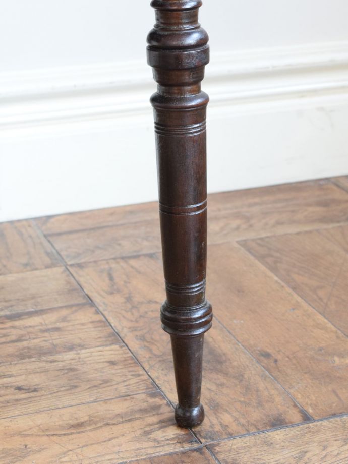 アンティーク椅子の脚