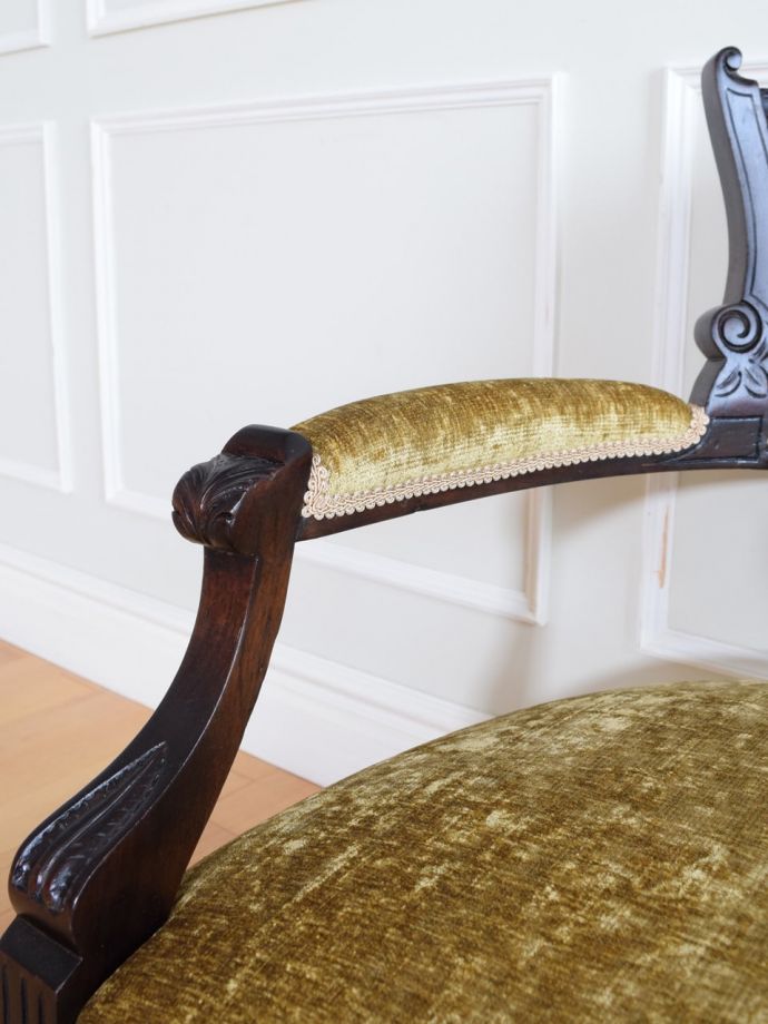 アンティークの椅子のアーム