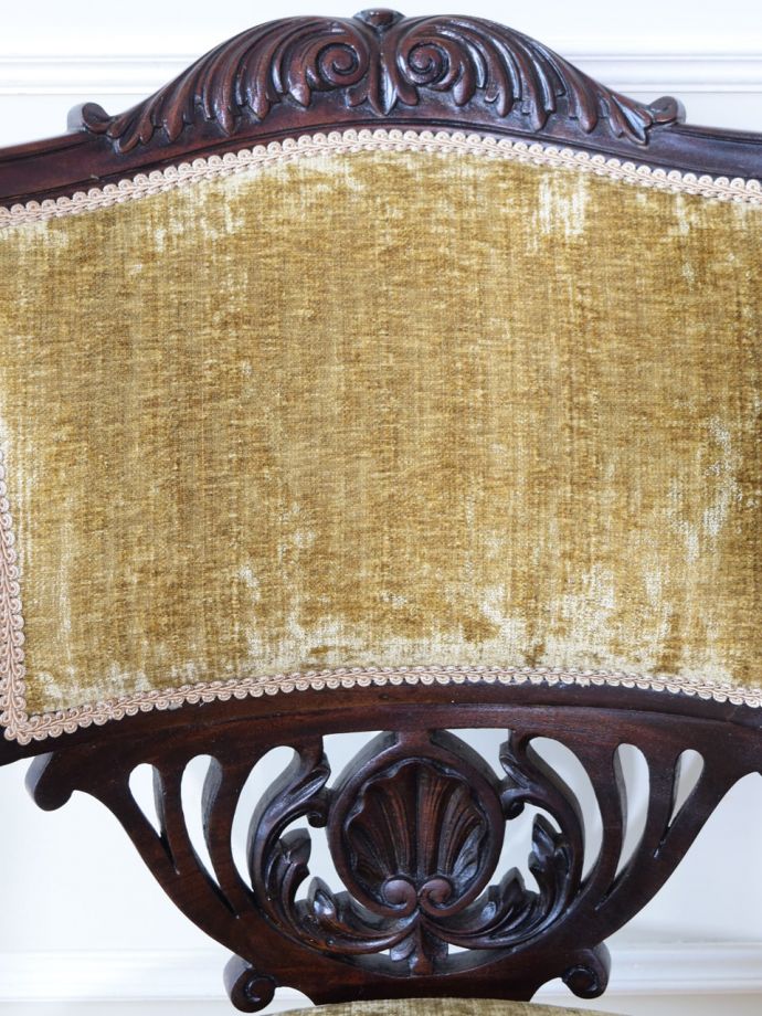 英国アンティークらしい装飾