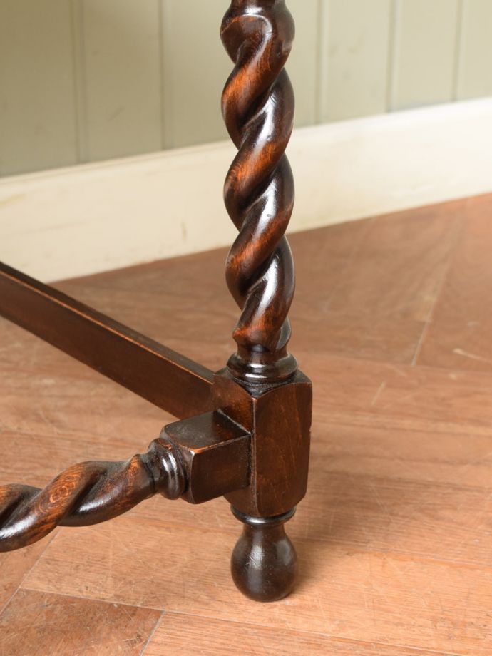 アンティークチェアの脚