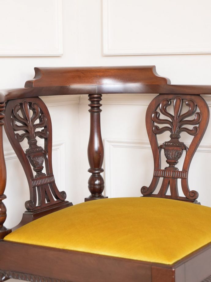 背もたれが美しいアンティークの椅子