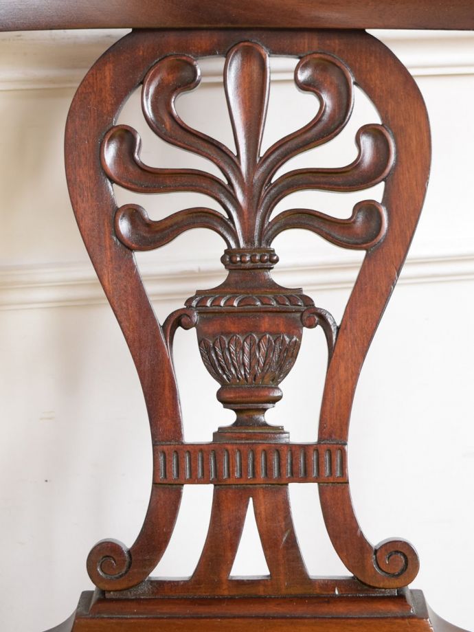 英国アンティーク リージェンシー様式 サイドチェア ドールチェア マホガニー材 英国のアンティークの椅子、透かし彫りが美しいマホガニー材のコーナー