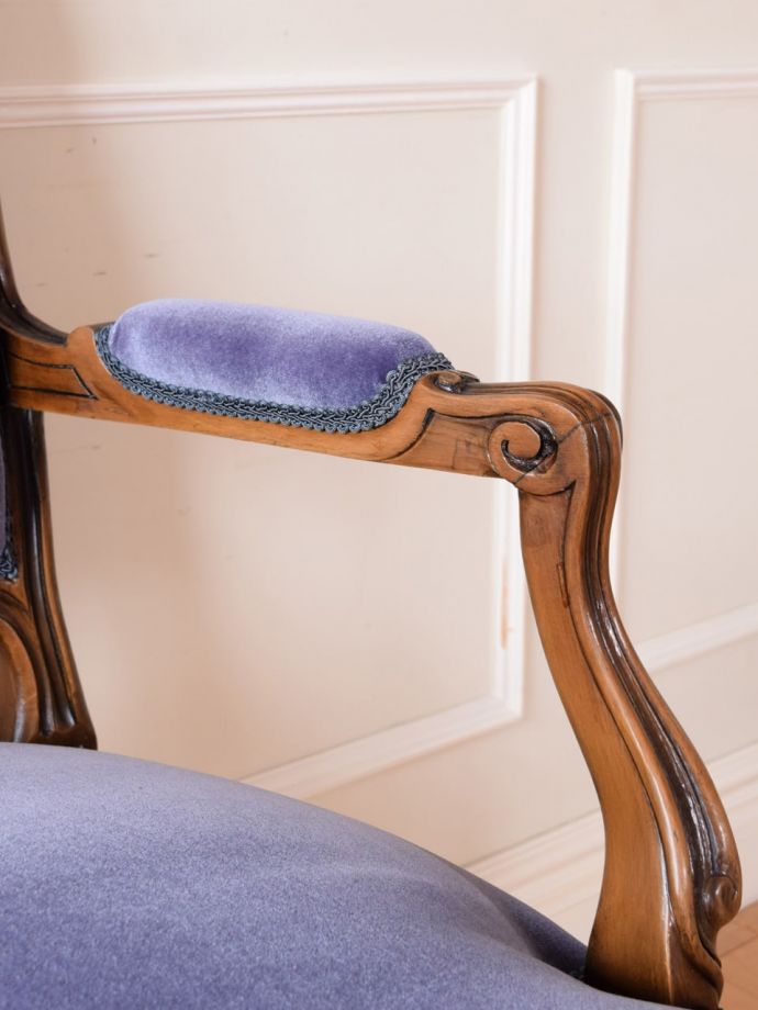 アンティークの椅子のアーム