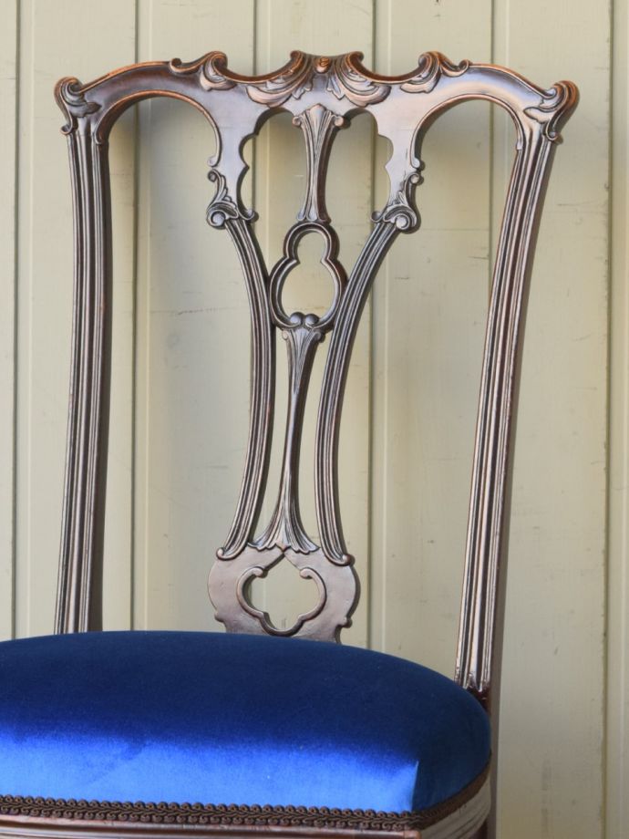 背もたれが美しいアンティークの椅子