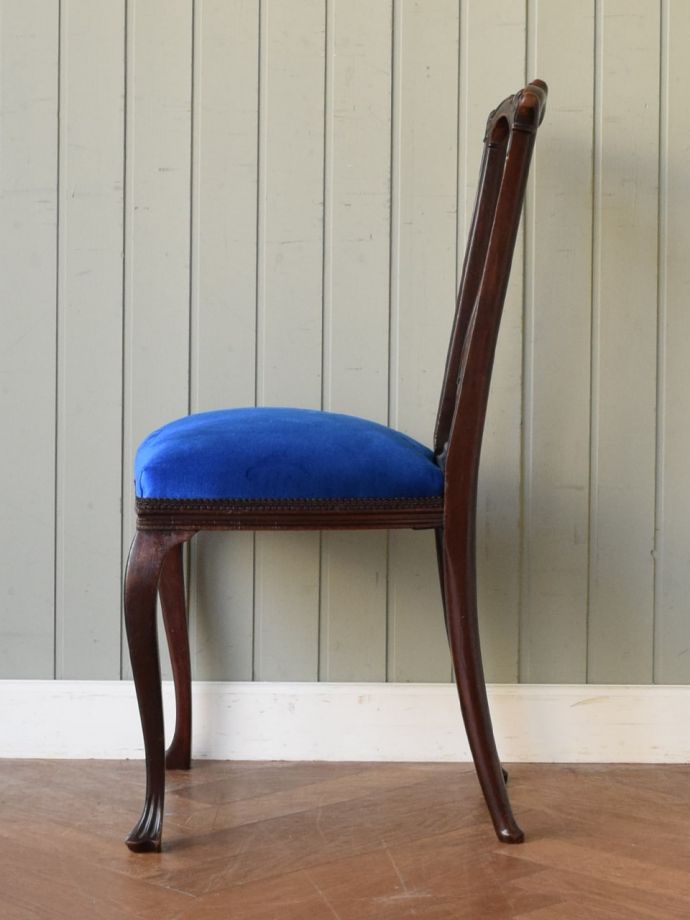 アンティークの椅子の側面