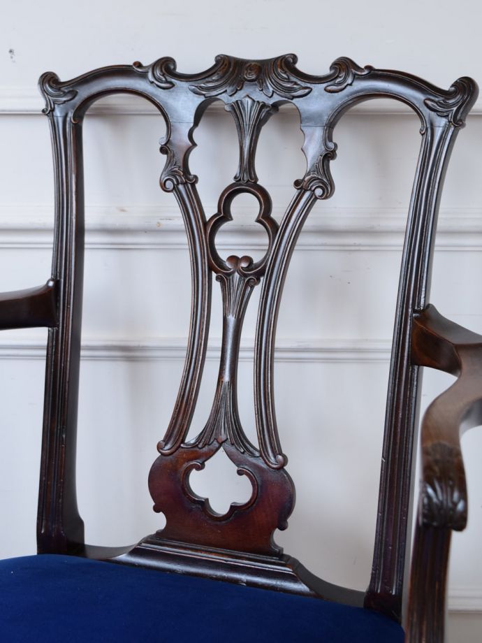 背もたれが美しいアンティークの椅子