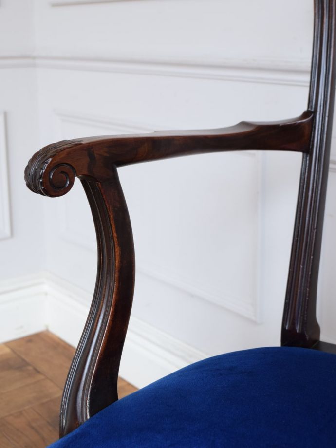 アンティークの椅子のアーム