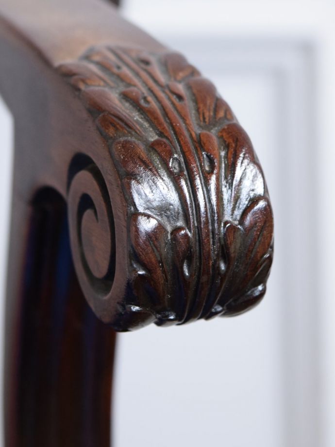 英国アンティークらしい装飾