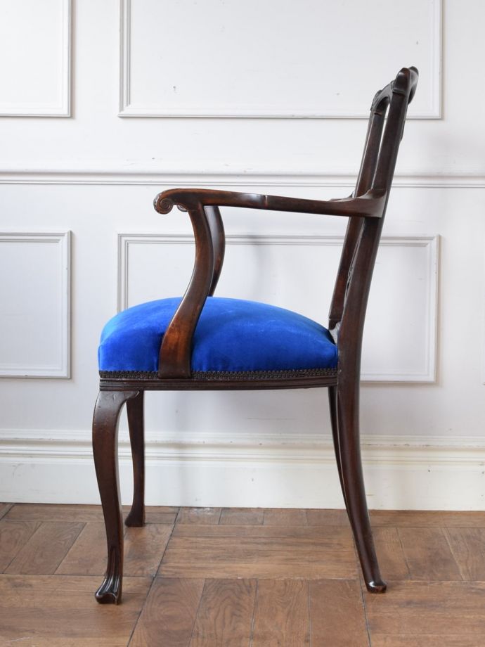 アンティークの椅子の側面