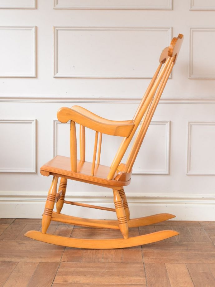 ロッキングチェアの横顔