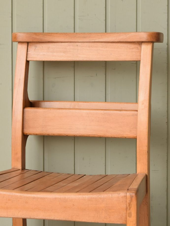 アンティークチェアの背もたれ