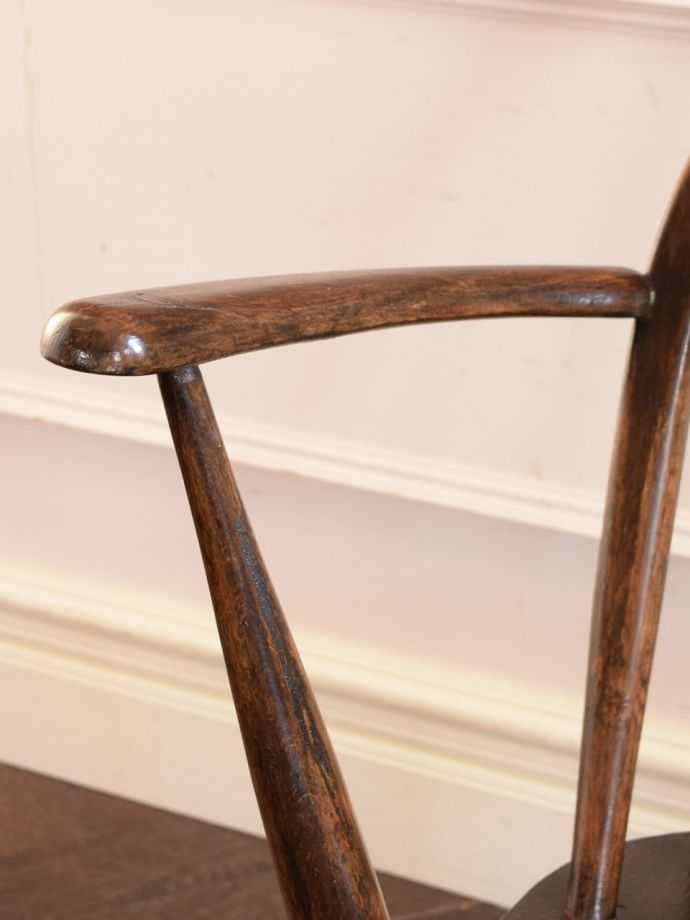 アンティークチェアのアーム