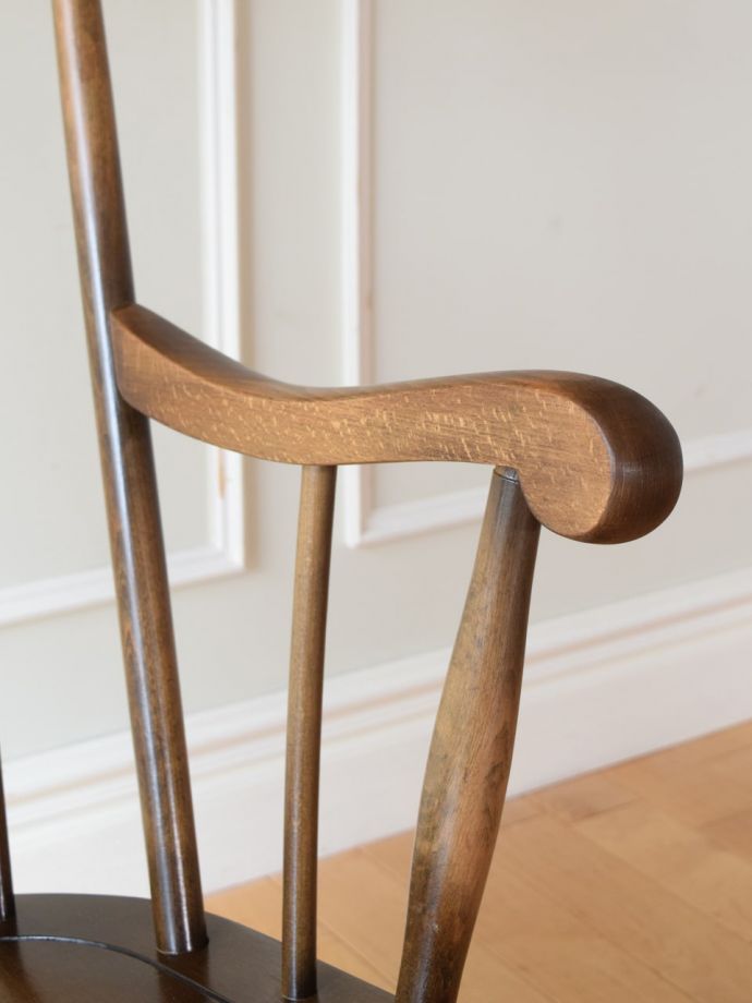 アンティークチェアのアーム