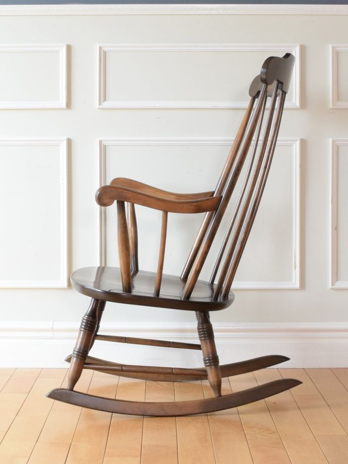 ロッキングチェアの横顔