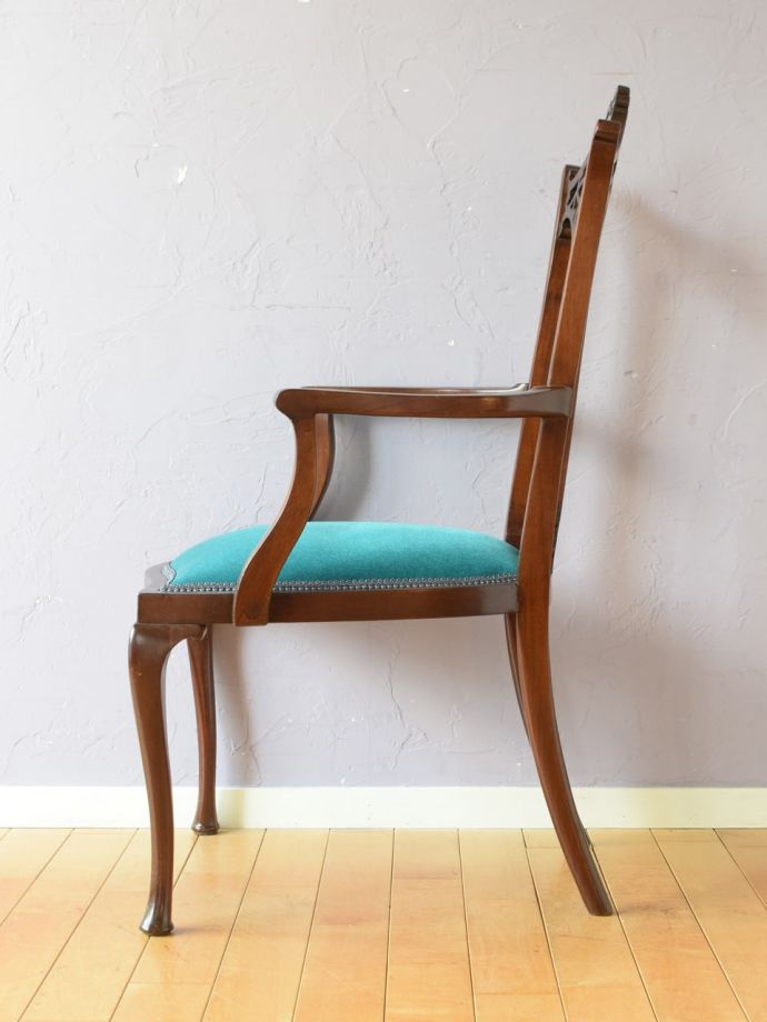 アンティークの椅子の側面