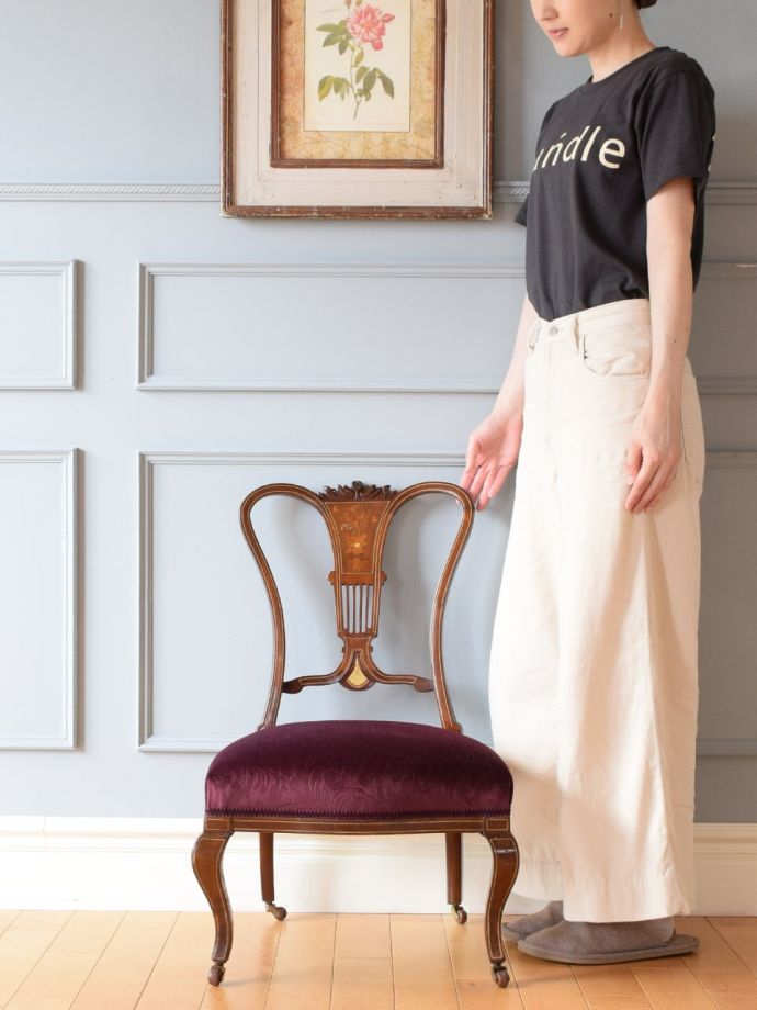 英国アンティークのサロンチェア