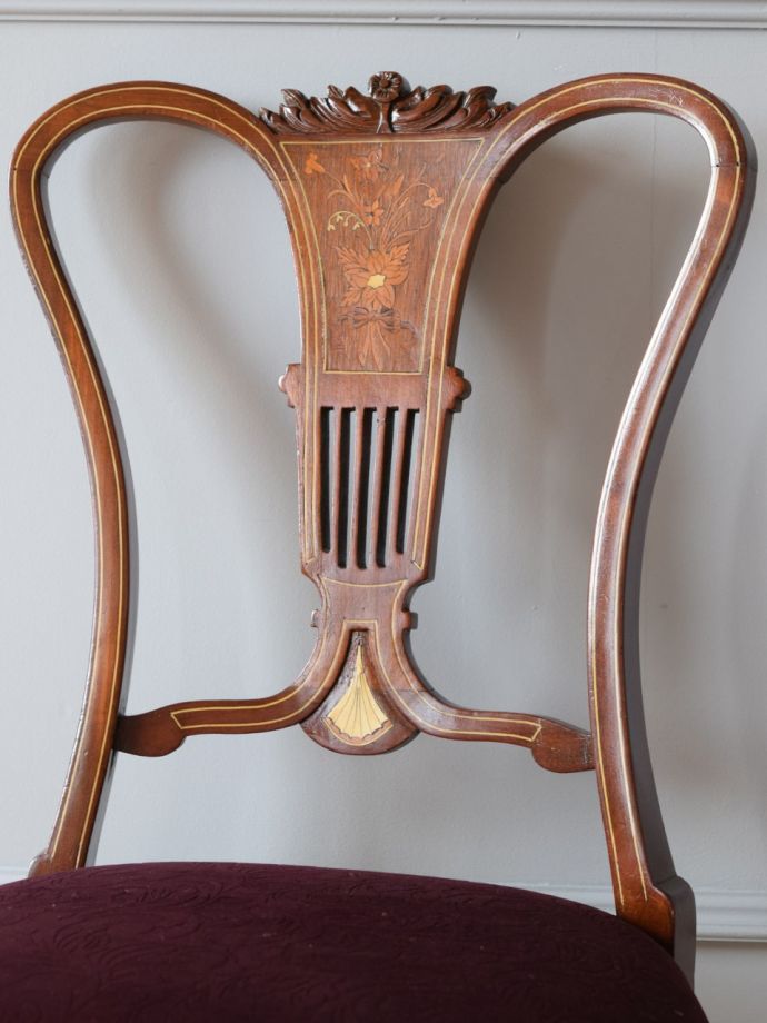 背もたれが美しいアンティークの椅子