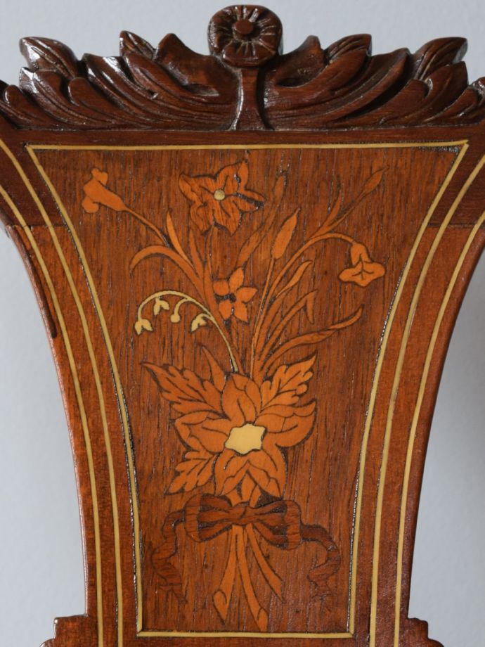 英国アンティークらしい装飾