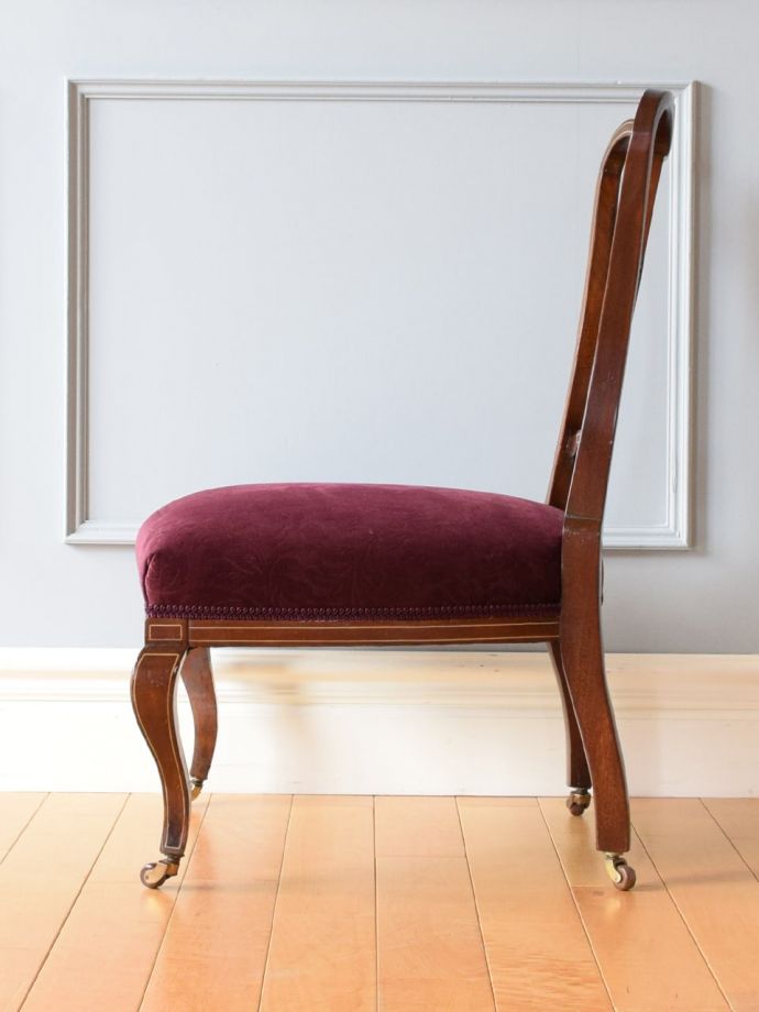 アンティークの椅子の側面