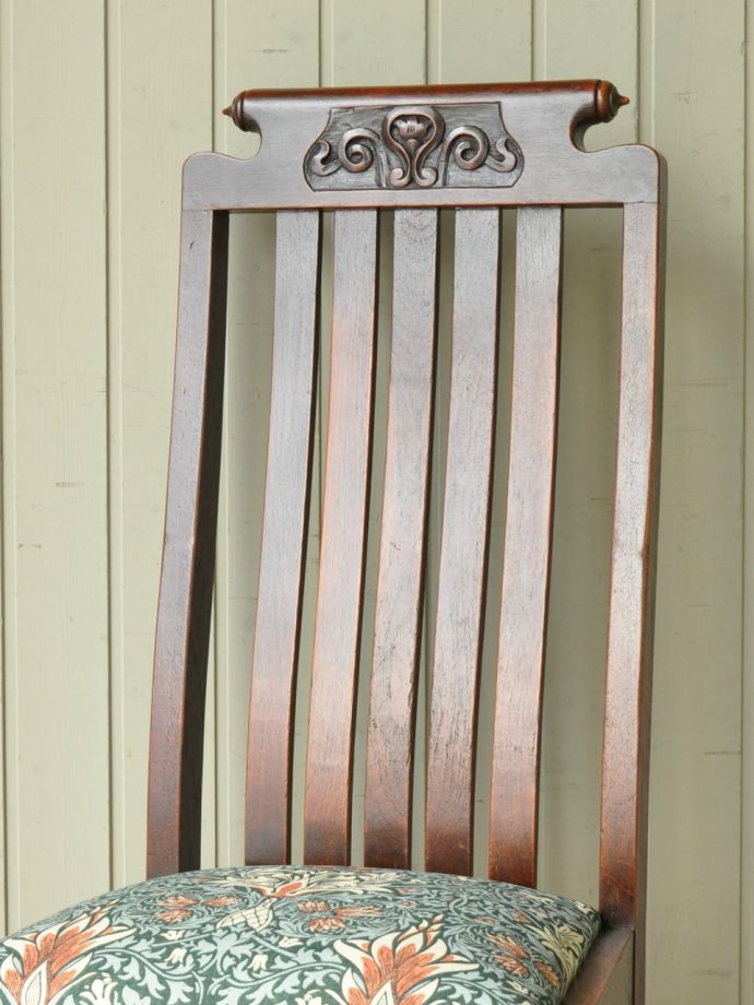 アンティークらしい美しい椅子