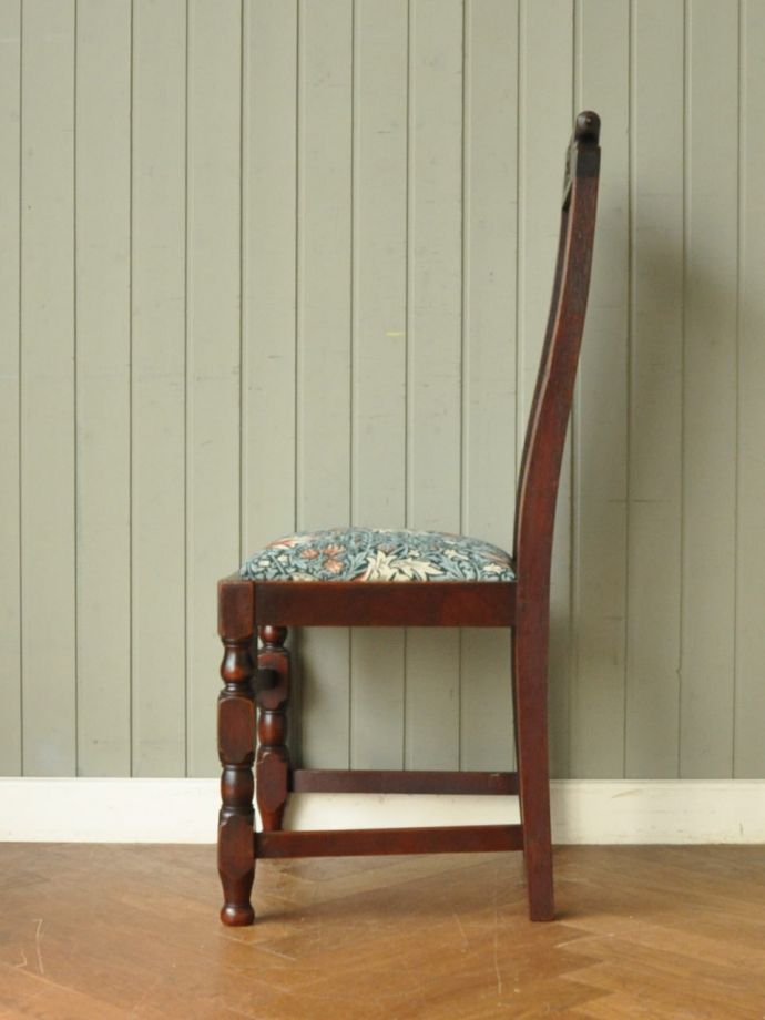 アンティークの椅子の側面