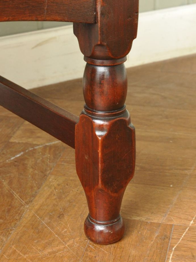 アンティークチェアの脚