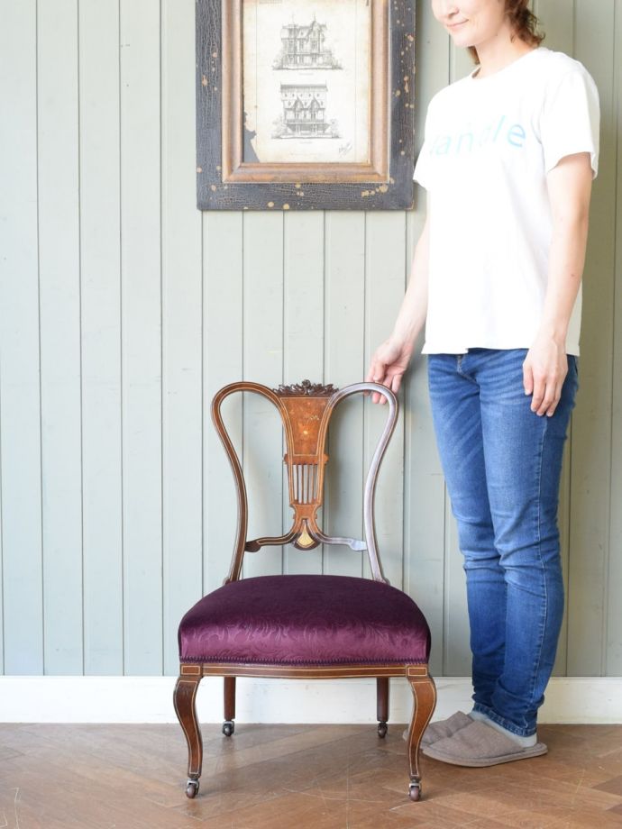 英国アンティークのサロンチェア