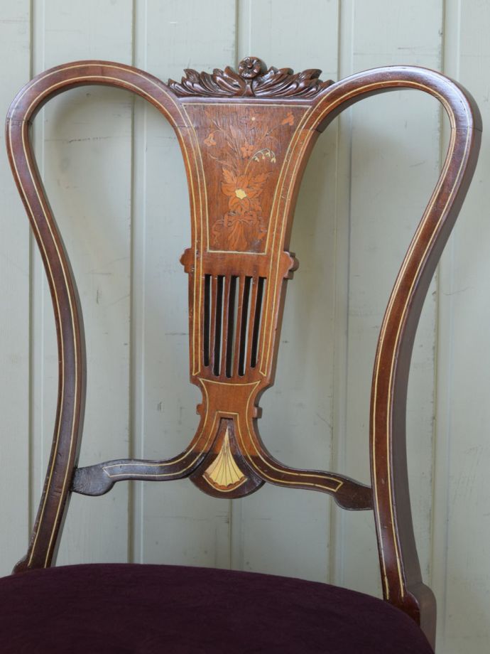 背もたれが美しいアンティークの椅子