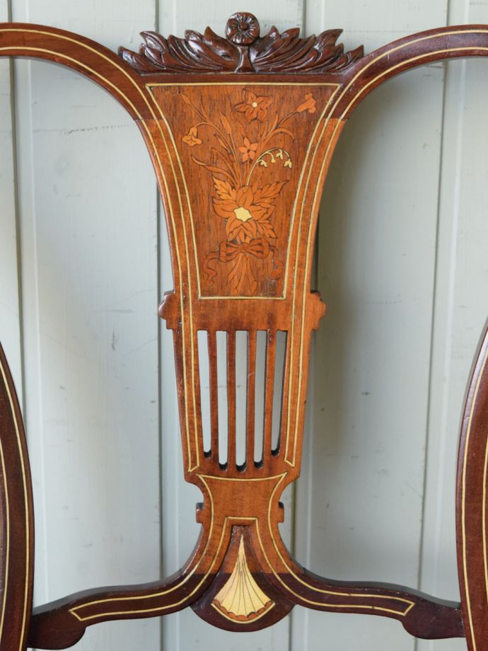 英国アンティークらしい装飾