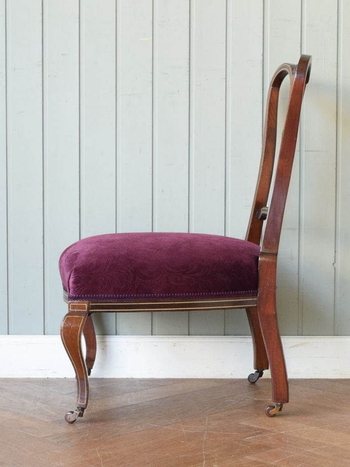 アンティークの椅子の側面