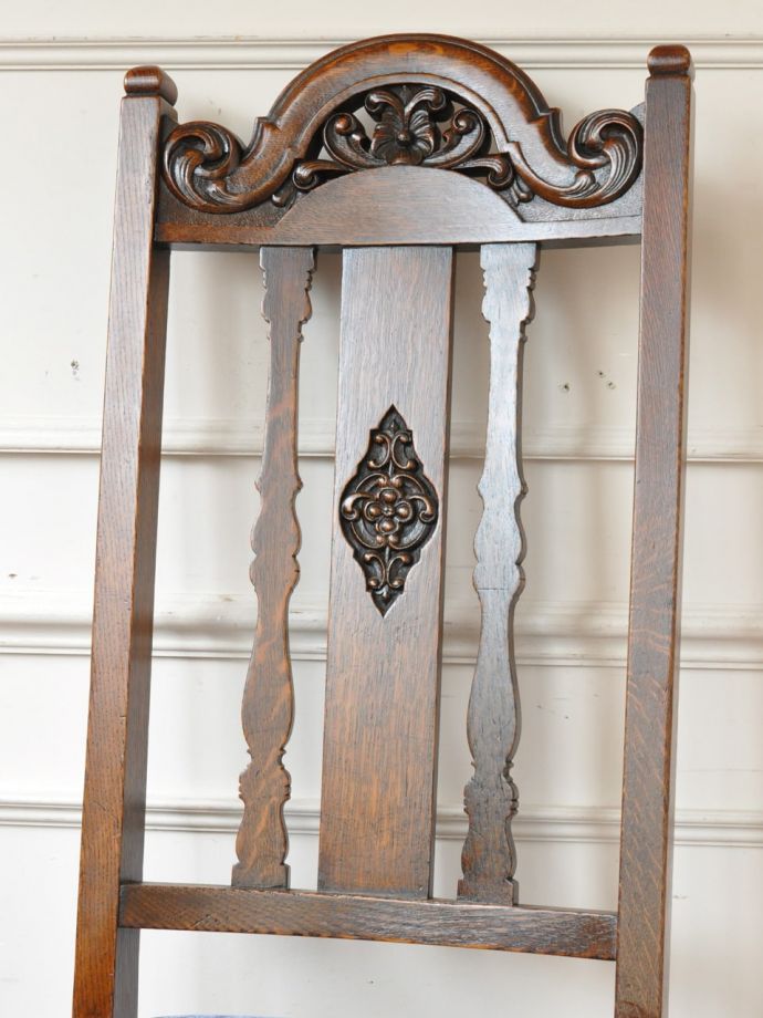 アンティークらしい美しい椅子