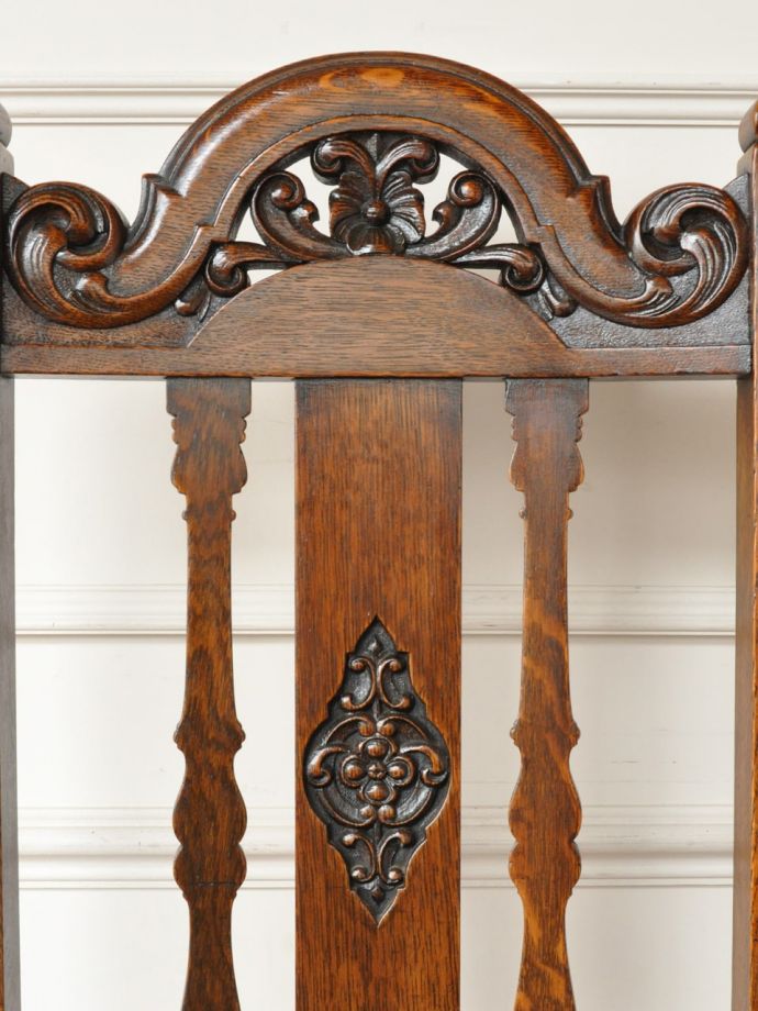 アンティークチェアの装飾