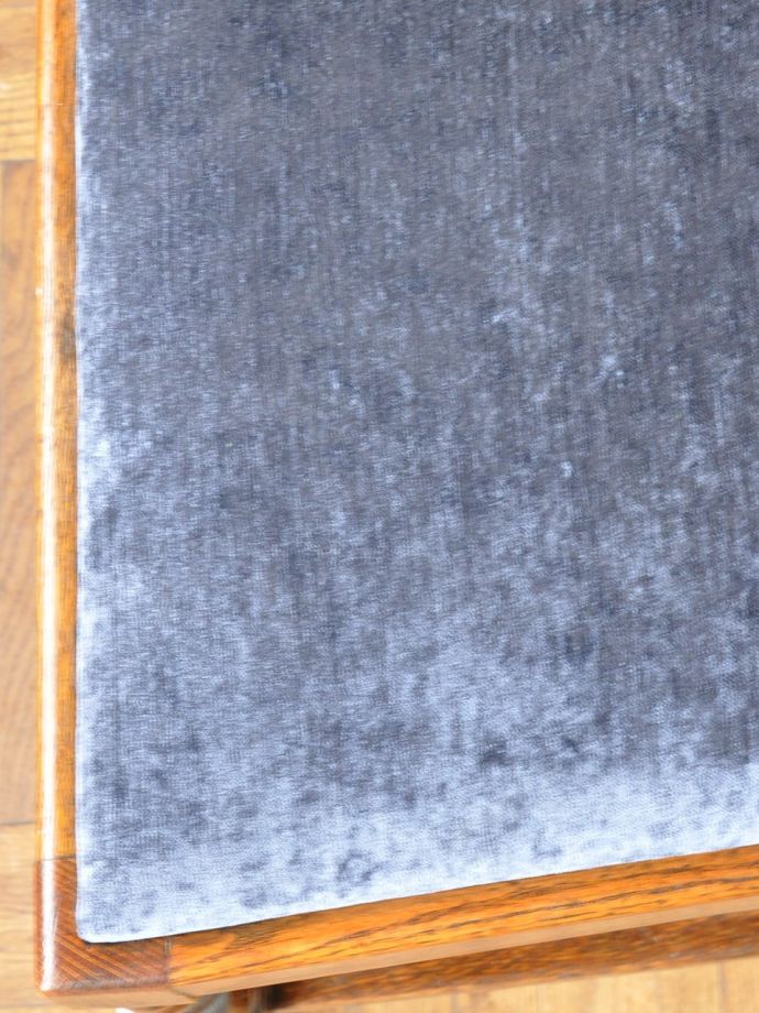 アンティークチェアの座面の生地