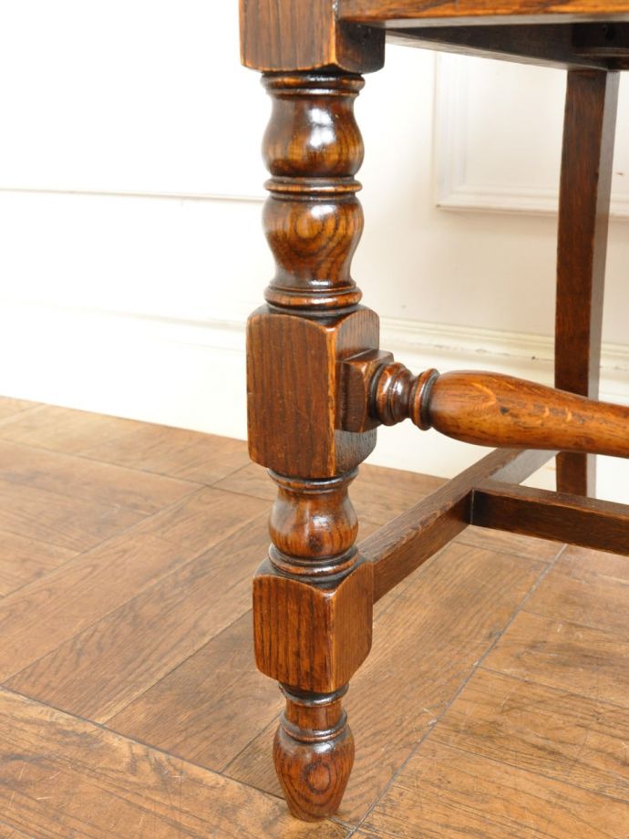 アンティークチェアの脚