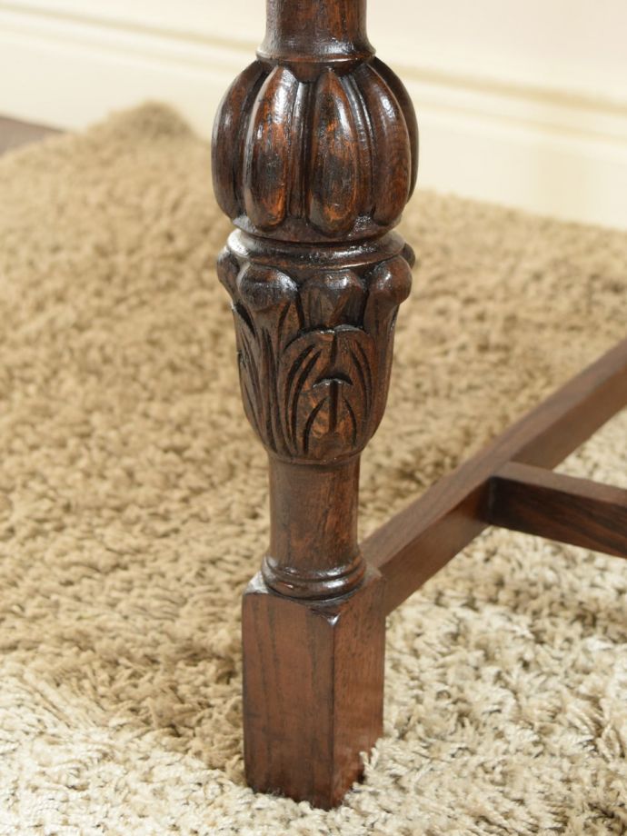 アンティークチェアの脚