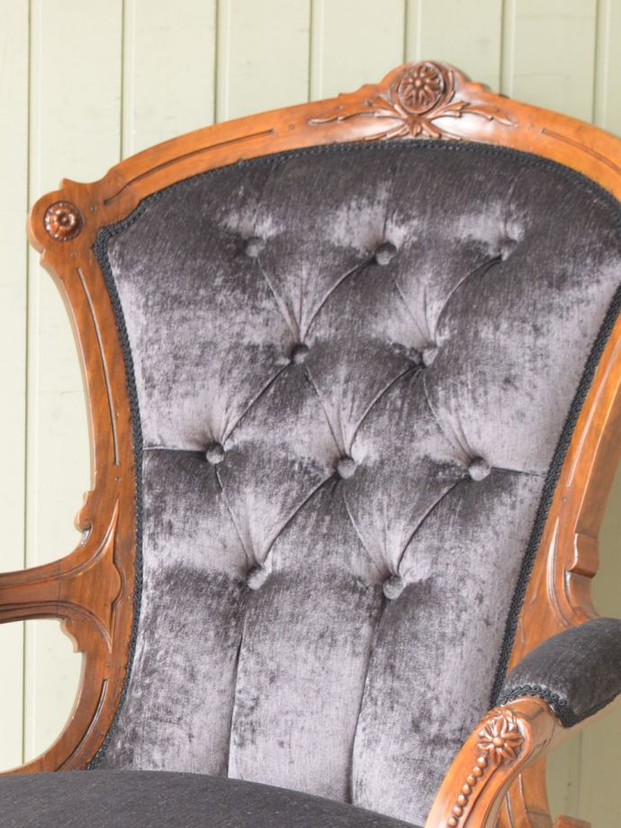 背もたれが美しいアンティークの椅子