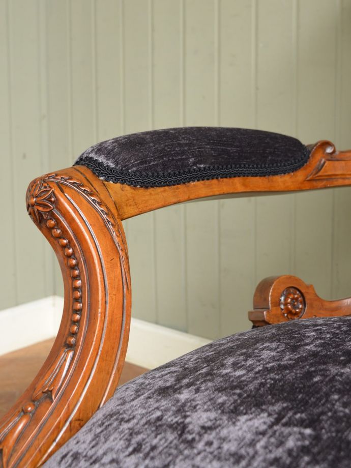 アンティークの椅子のアーム