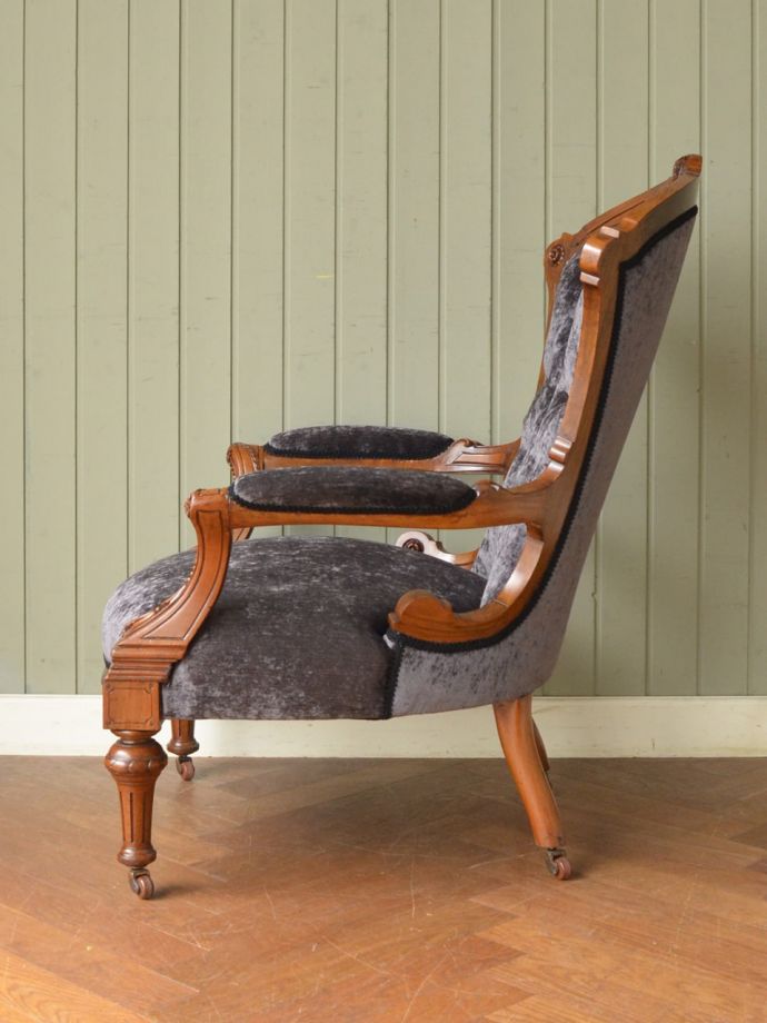 アンティークの椅子の側面