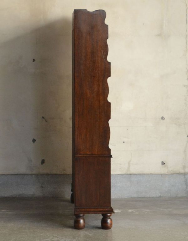 アンティーク家具 ダークブラウンのアンティーク家具、英国のブックシェルフ(本棚)。横から見てもピカピカです。(q-458-f)